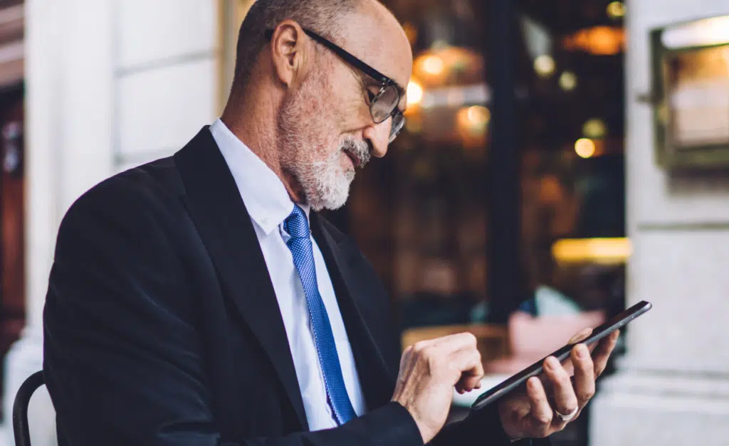 de salarie a entrepreneur 50 ans reconversion